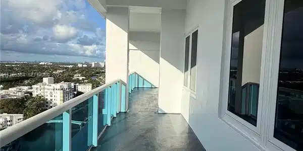 2301 Collins Ave