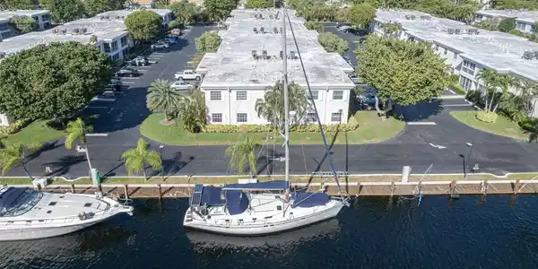 6317 Bay Club