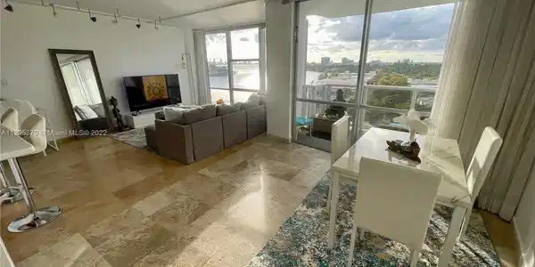 900 Bay Dr