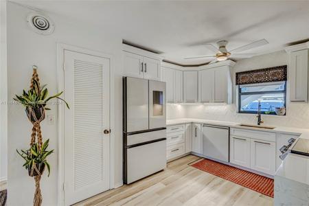 755 E Saturn St