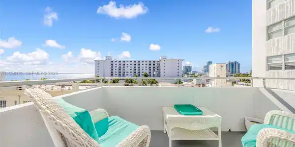 465 Ocean Dr