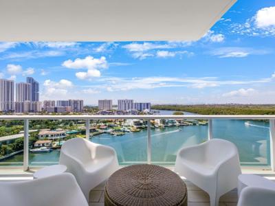 400 Sunny Isles Blvd