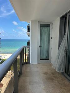 6039 Collins Ave