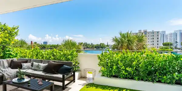 9261 E Bay Harbor Dr