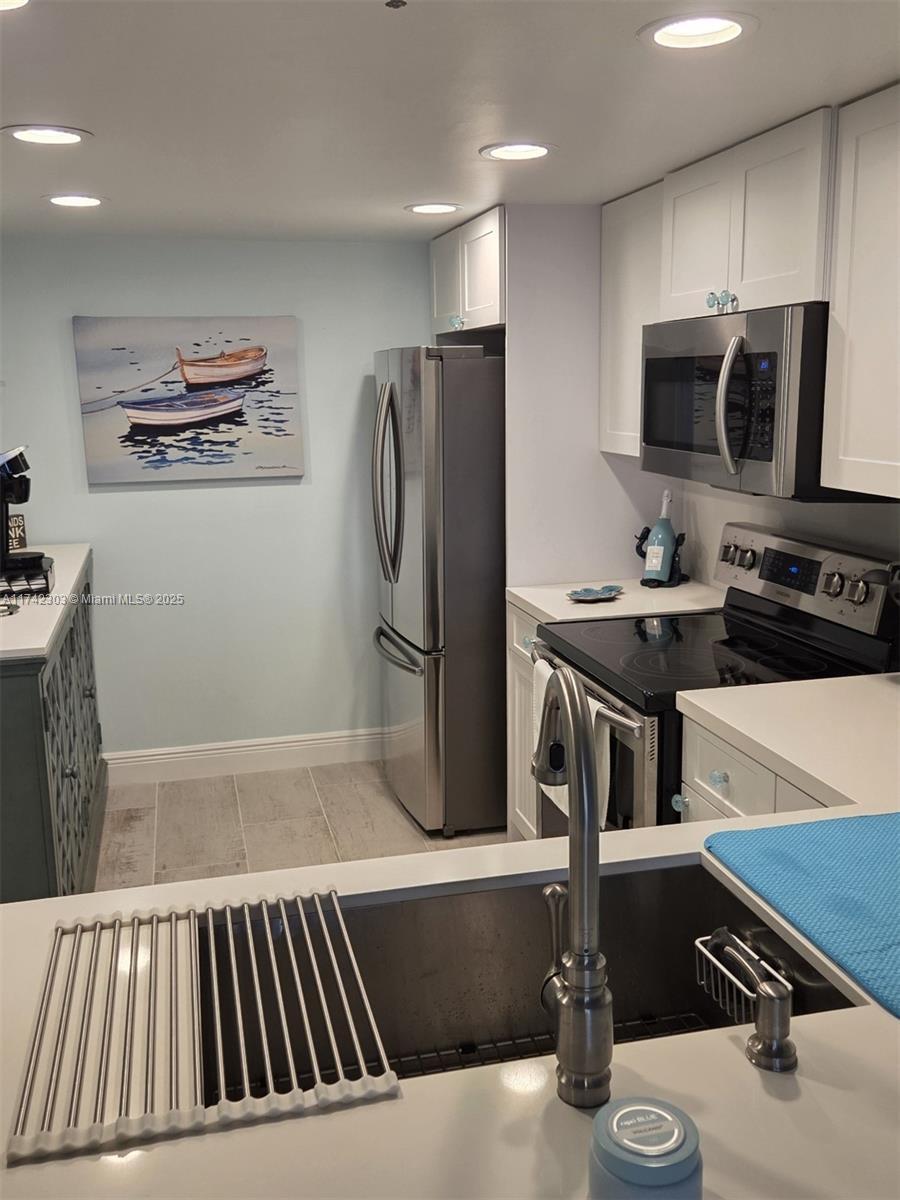 Image 2: KITCHEN