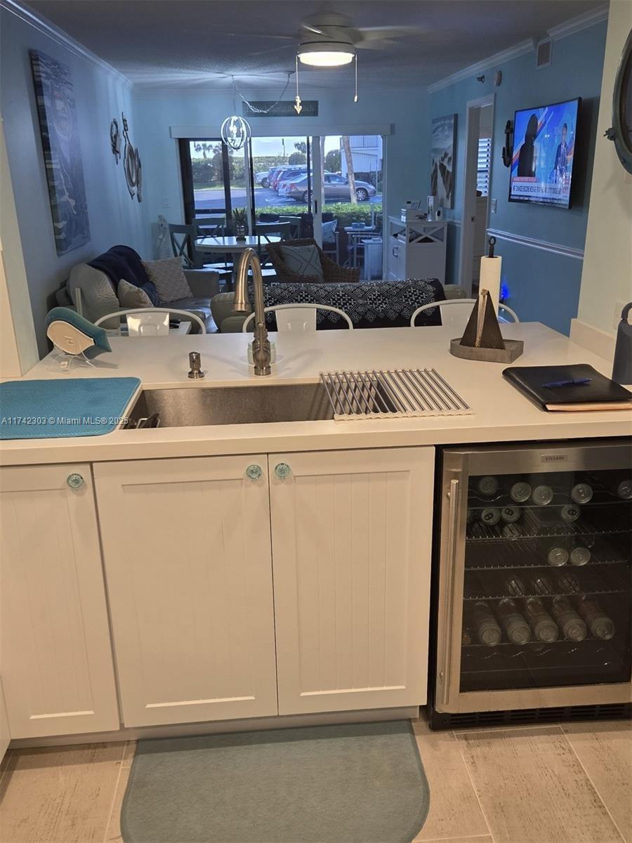 Image 3: KITCHEN W/ WINE COOLER