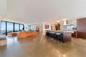 720 NE 69th St Unit 23S