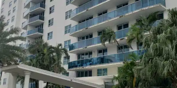 7501 E Treasure Dr Unit 4A