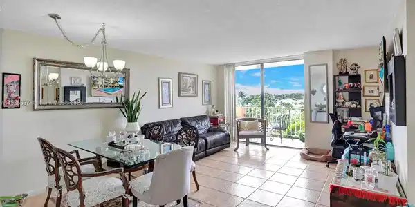2350 NE 135th St Unit 404