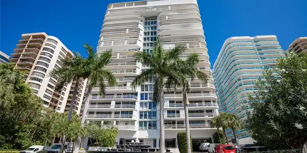 10155 Collins Ave Unit 206