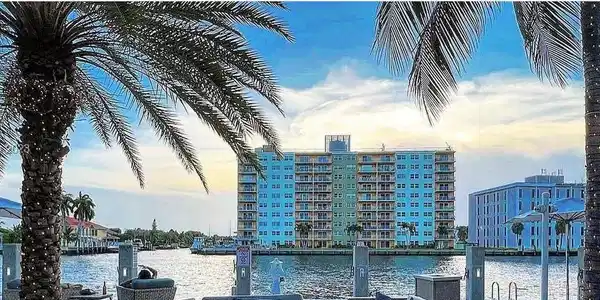 2900 NE 30th St Unit 8M