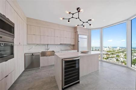 300 S Pointe Dr