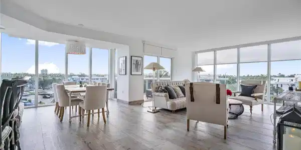 10275 Collins Ave Unit 322