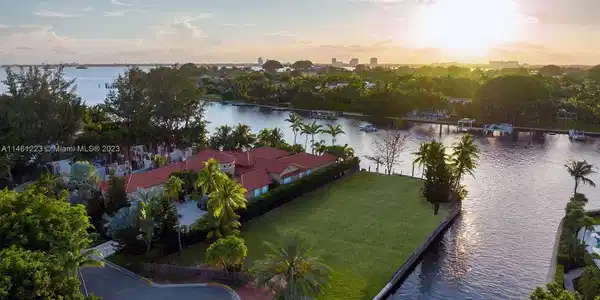 1452 Biscaya Dr