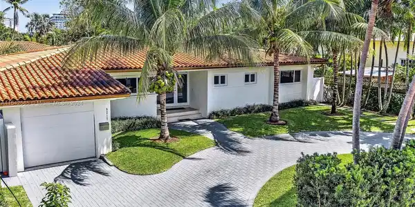 9217 Bay Dr