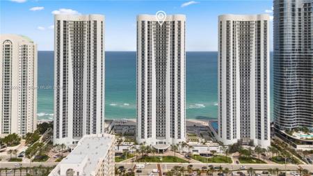 15901 Collins Ave