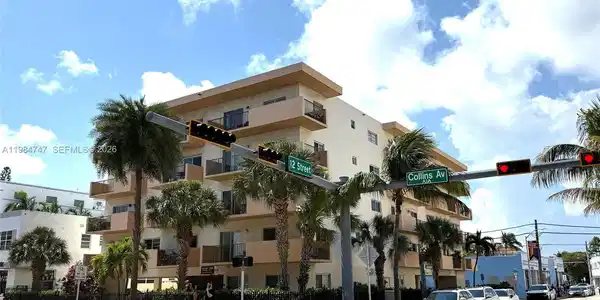 1150 Collins Ave