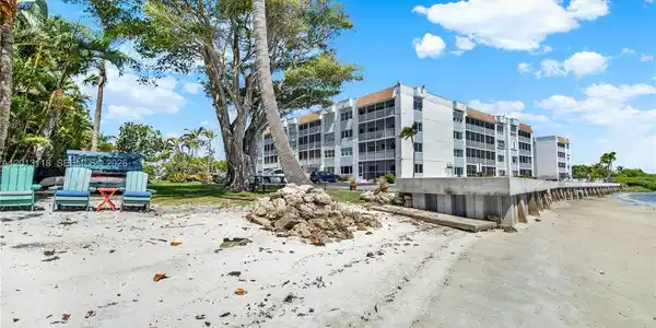 1516 S Lakeside Dr