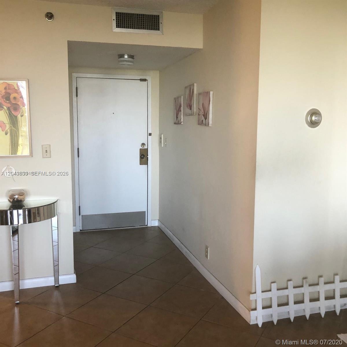 Image 3: Entrance to unit