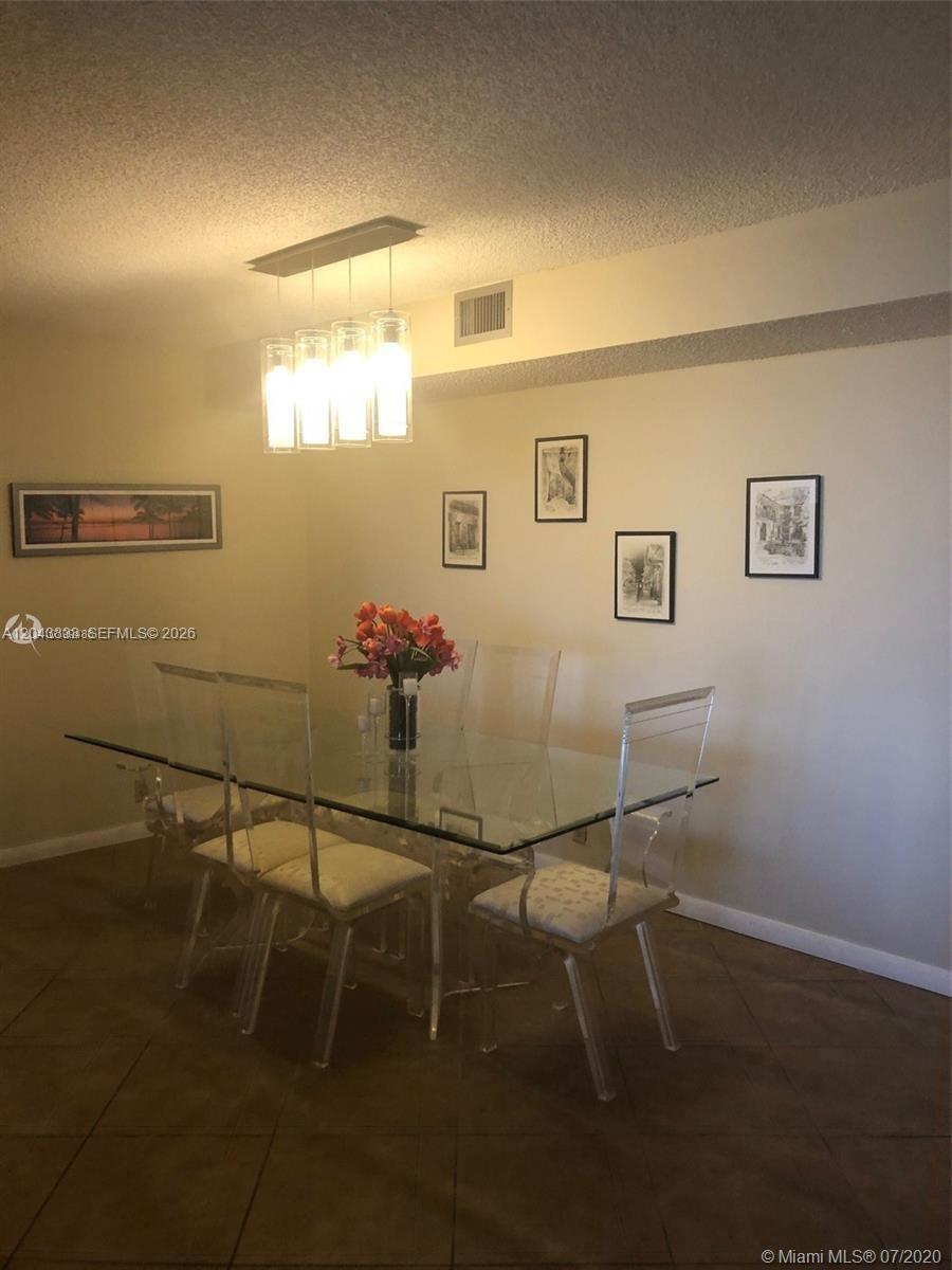 Image 4: Dining