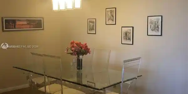 Image 4: Dining