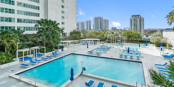 1800 N Bayshore Dr
