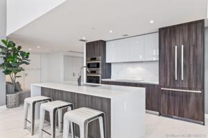 488 NE 18th St Unit 1215