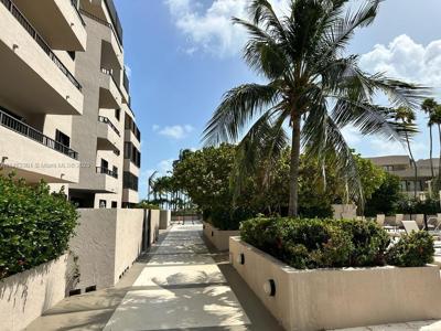 201 Crandon Blvd