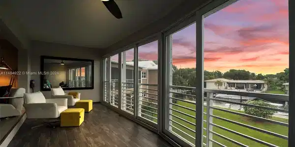 701 NE Harbour Ter