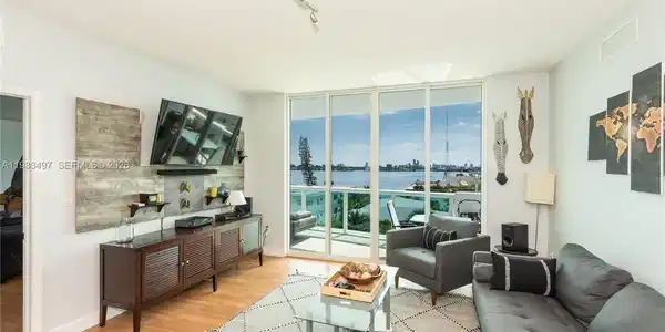 7910 Harbor Island Dr