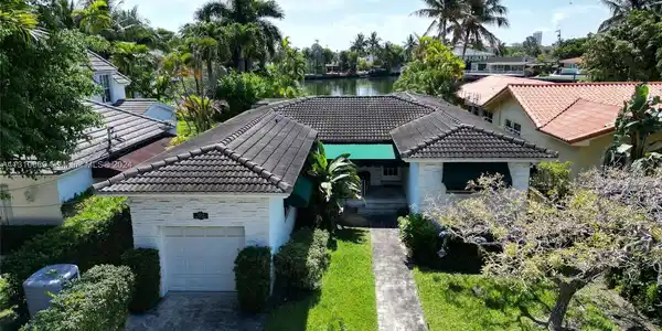 1429 Biscaya Dr