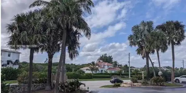 1357 NE Ocean Blvd