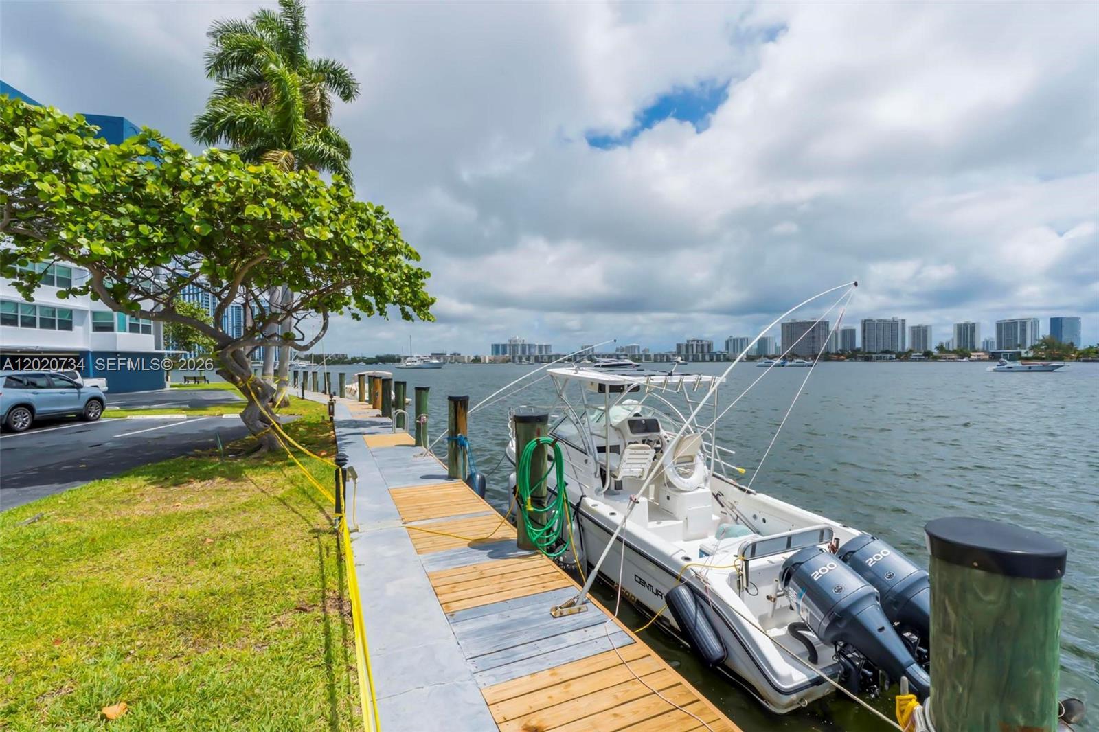 Image 2: DOCK #11 ( 25 Feet)