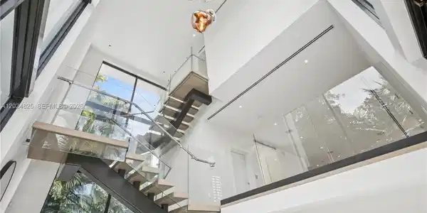 Image 4: Floating Staircase