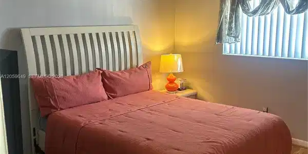 Image 4: 2nd bedroom