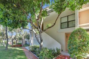 2807 NE 164th St Unit 3