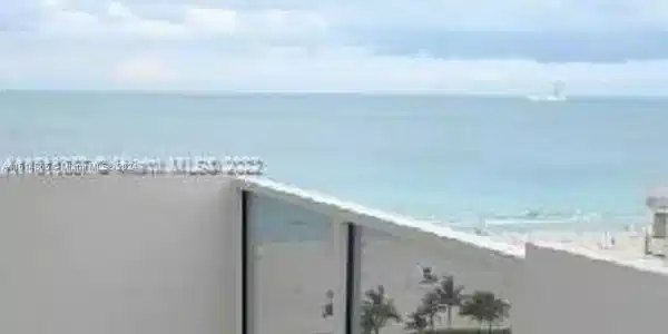 100 Lincoln Rd