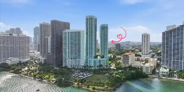 1900 N Bayshore Dr