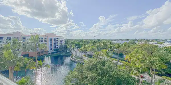 703 Crandon Blvd