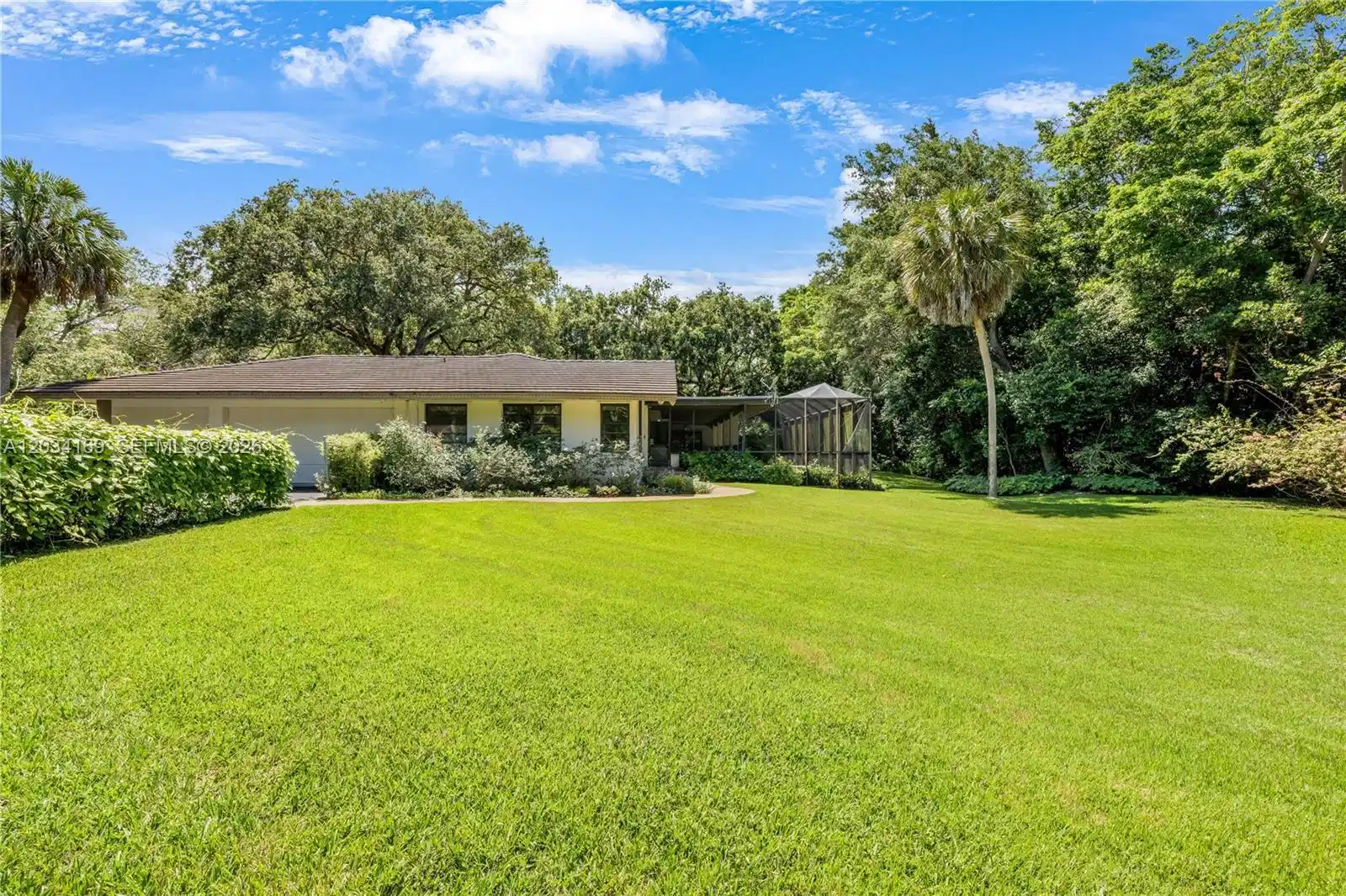 Image 1: 1.75 Acres