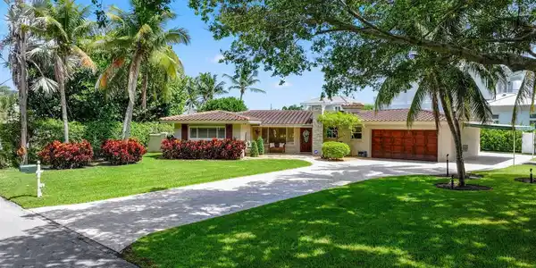 910 Banyan