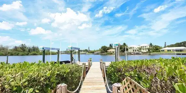 21 Cache Cay Dr