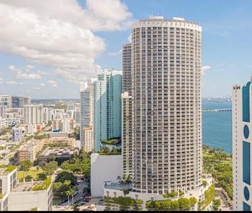 1750 N Bayshore Dr