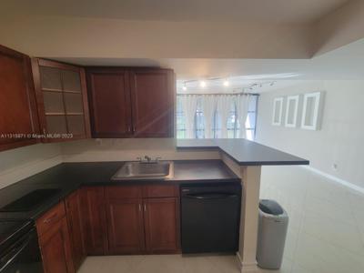 1000 Parkview Dr
