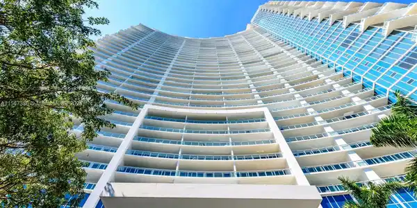2020 N Bayshore Dr
