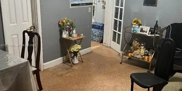 Image 2: LIVING ROOM