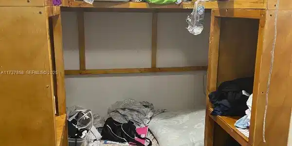 Image 4: BEDROOM1