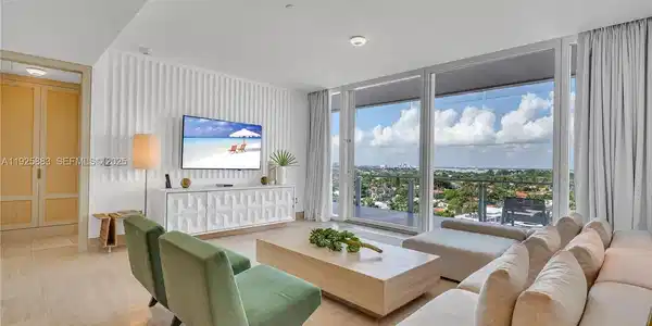 9111 Collins Ave