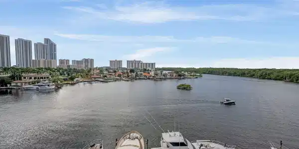 400 Sunny Isles Blvd