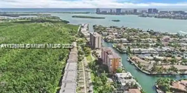 2350 NE 135th St Unit 305